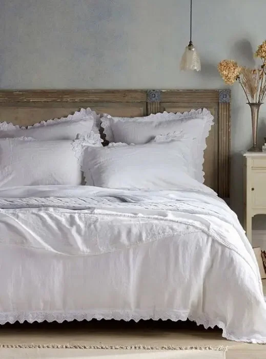 Guest - room duvet covers to make visitors feel welcome and comfortableWhite Violet 100% Linen Bed Linen