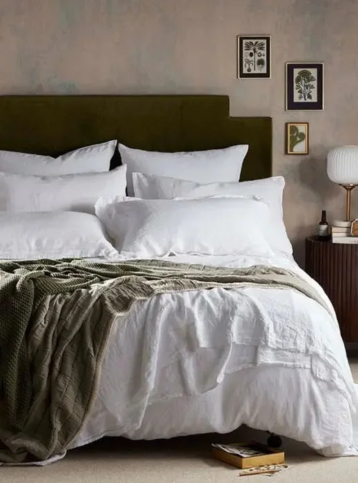 Wrinkle - resistant duvet covers for a neat and tidy lookWhite 100% Linen Bed Linen