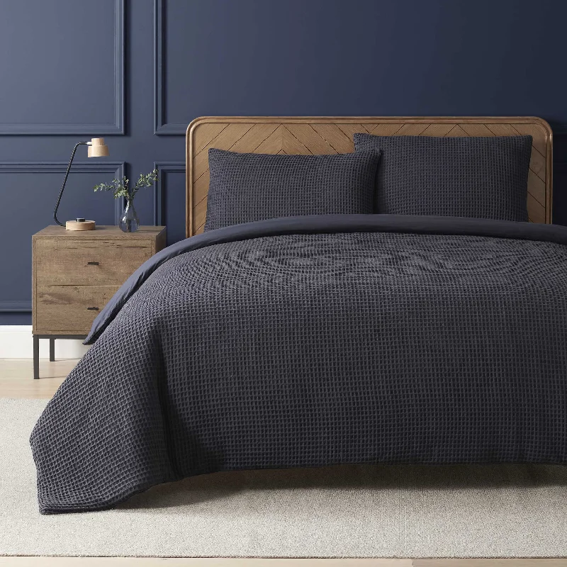 Linen duvet covers with a natural texture and breathabilityPortofino 100% Cotton Waffle Duvet Cover - Navy