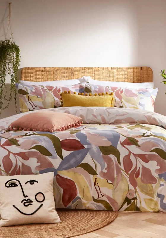 Silk duvet covers for a smooth and elegant touchFurn Amarosa Abstract Duvet Cover Set, Plaster Multi