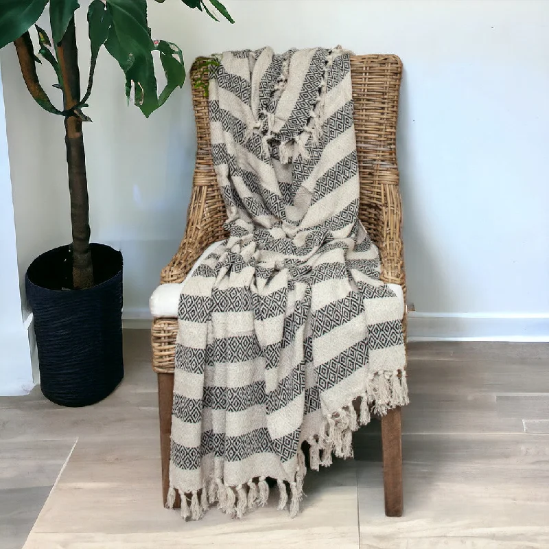 Fleece blankets for a cozy and plush textureBlack and Beige Diamond Weave Soft Cotton Handloom Throw