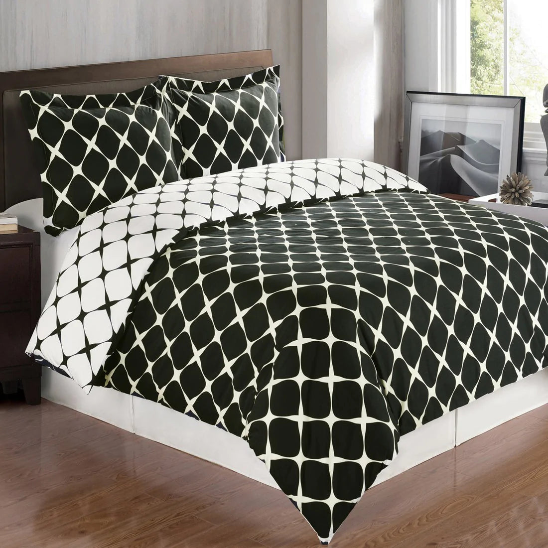 Button - closure duvet covers for a classic and secure fasteningBloomingdale Black and White 3PC Duvet Covers Set