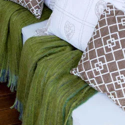 Linen blankets with a rustic and textured lookBrushed Wool Green Throw (140 x 170cm)