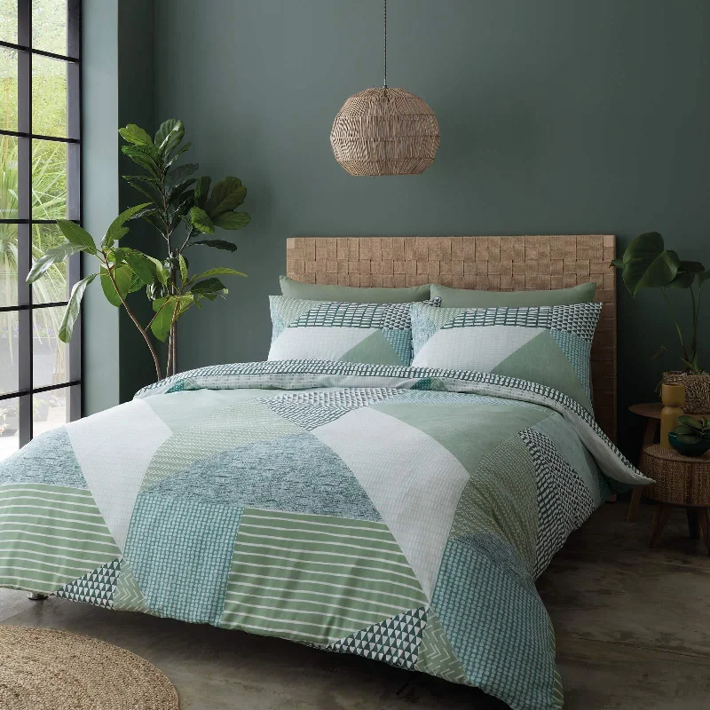 Striped duvet covers with bold or subtle stripes for a classic or nautical feelLarsson Geo Duvet Cover Set Green