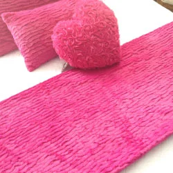 Chenille blankets with a thick and fuzzy textureCloud Francesca Hot Pink Ivory Throw Blanket (160 x 160cm)