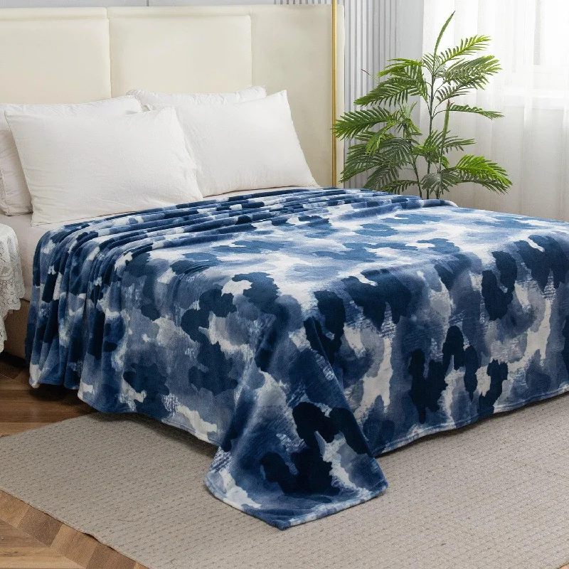 Synthetic fiber blend blankets for a budget - friendly choiceElegant Comfort Camouflage Printed Velour Fleece Blanket Design - Velvety Feel