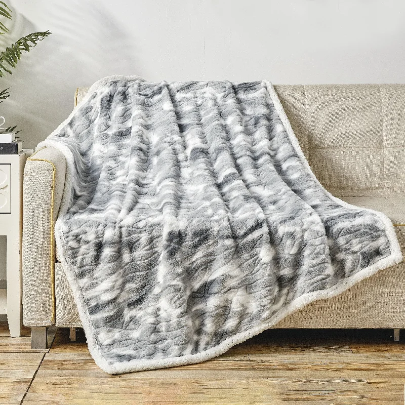 Cotton blankets for breathability and a lightweight feelElegant Comfort 50" x 60" Printed Sherpa Back Throw