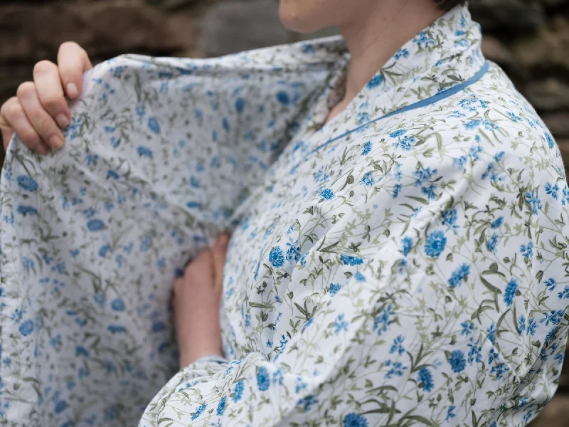 Acrylic blankets for a soft and affordable alternativeFoxford Cornflower Kimono