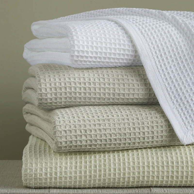 Cotton blankets for breathability and a lightweight feelKingston Cotton Blanket