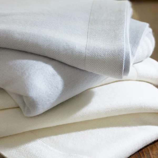 Cashmere blankets for ultimate softness and luxuryLegna Blanket