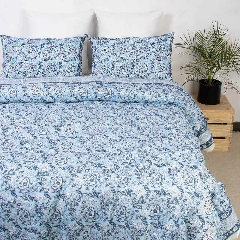 Button - closure duvet covers for a classic and secure fasteningLuxury Blue Hand Block Floral Queen Size Duvet Cover With Shams