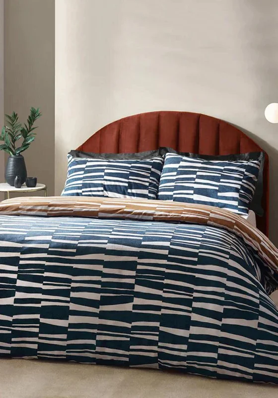 Oversized duvet covers that drape beautifully over the sides of the bed for a luxurious lookRiva Hoem Piper Abstract Cotton Rich Reversible Duvet Set, Dusk / Bronze