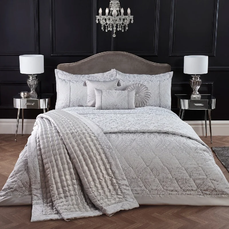 Linen duvet covers with a natural texture and breathabilityRegency Silver Luxury Cotton Rich Jacquard Duvet Cover