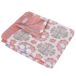 Fleece blankets for a cozy and plush textureZoe Bubblegum Throw (130 x 160cm)